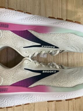 Brooks Ghost 16 Women's Gray/White Size 11.5 Athletic Running Shoes NWOT